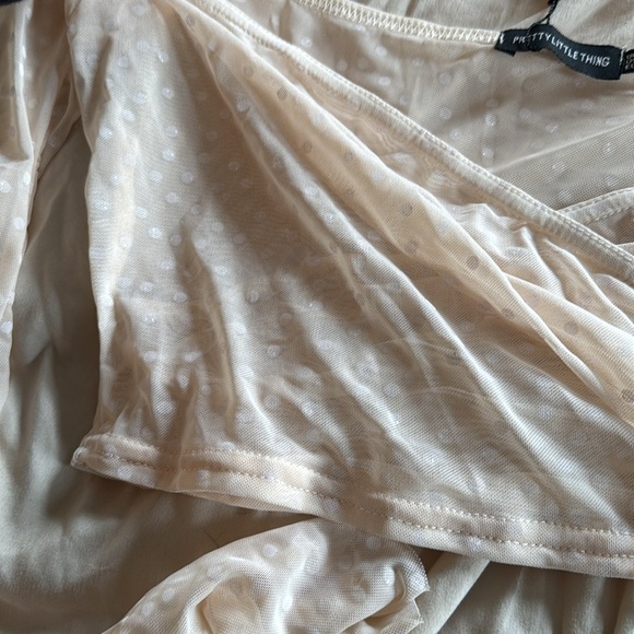 PrettyLittle Thing Mesh Crop Top Bardot Top Ruched Sleeve size 4 - Picture 6 of 10